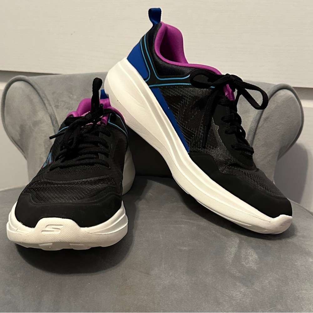 Skechers Womens 7.5 128179 black GORun Fast